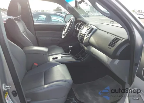 2014 Toyota Tacoma Base V6 z USA, uszkodzony, nr VIN 3TMLU4EN9EM143255